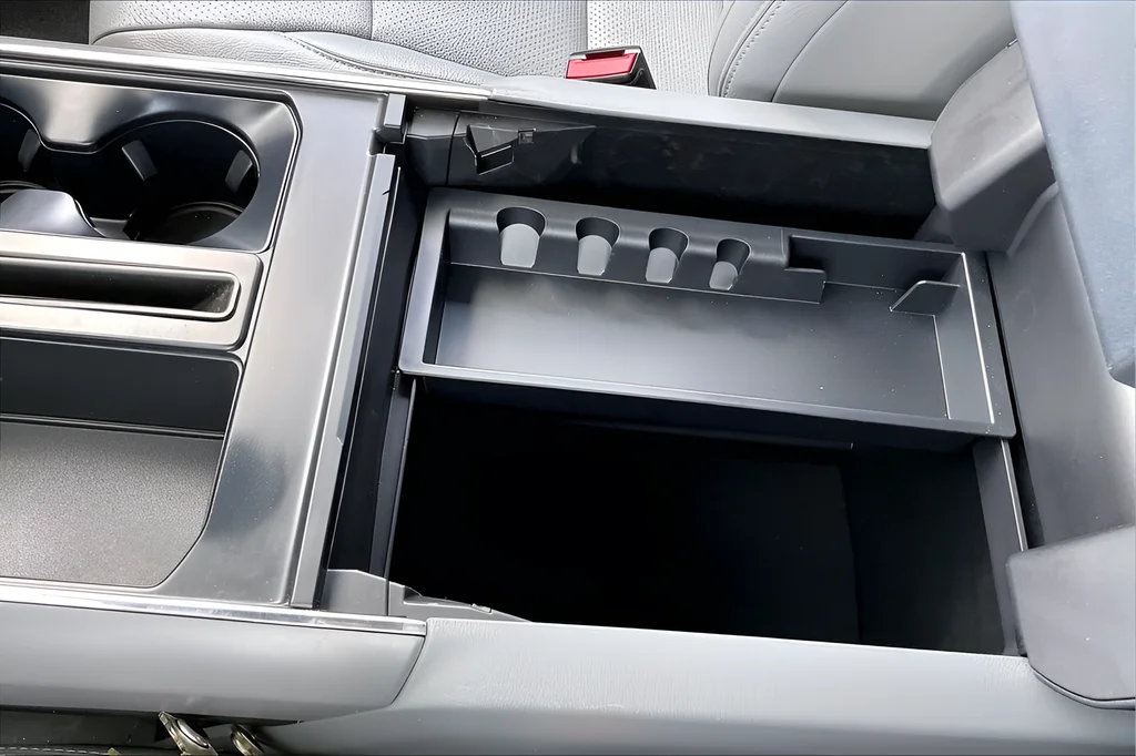 Used 2024 Gray Ford XLT image 24