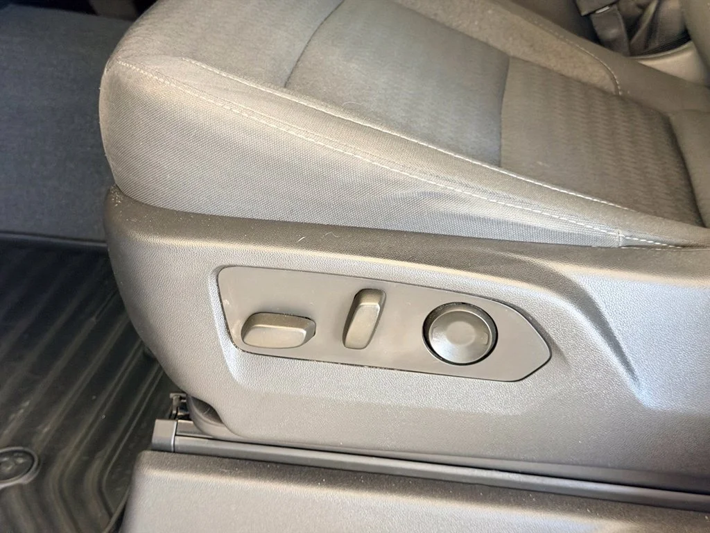 Used 2023 White GMC Elevation image 14