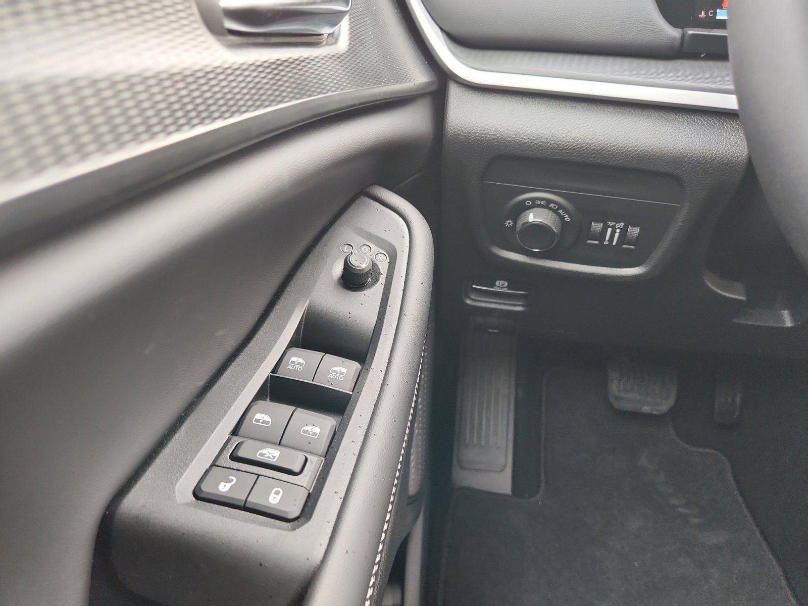 New 2026 Silver Zynith Exterior Paint Jeep Laredo image 18