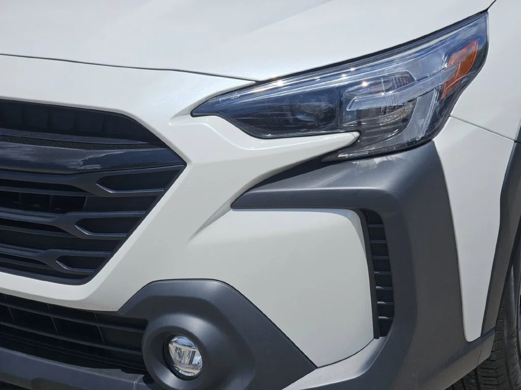 Used 2025 White Subaru Onyx Edition image 8