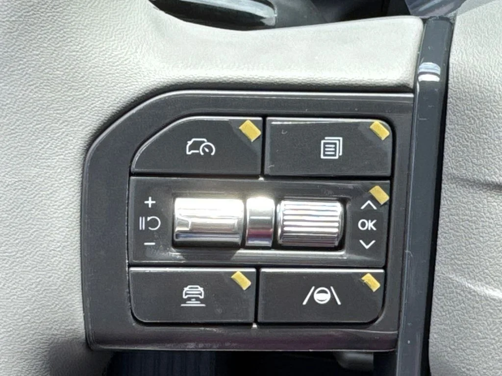 New 2027 Ivory Silver Kia EX image 25