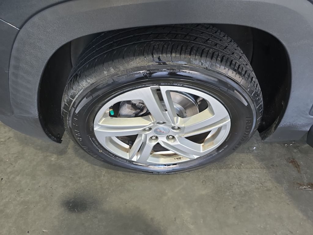 Used 2018 Gray GMC SLE image 26
