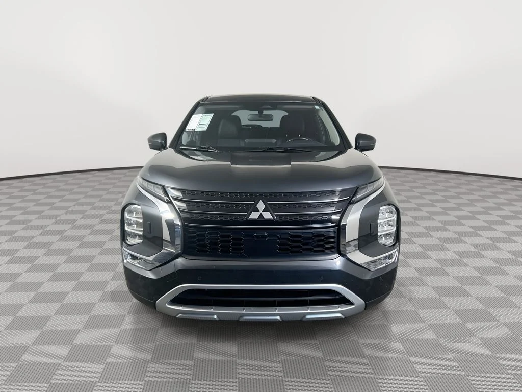 Used 2024 Gray Mitsubishi SE image 3