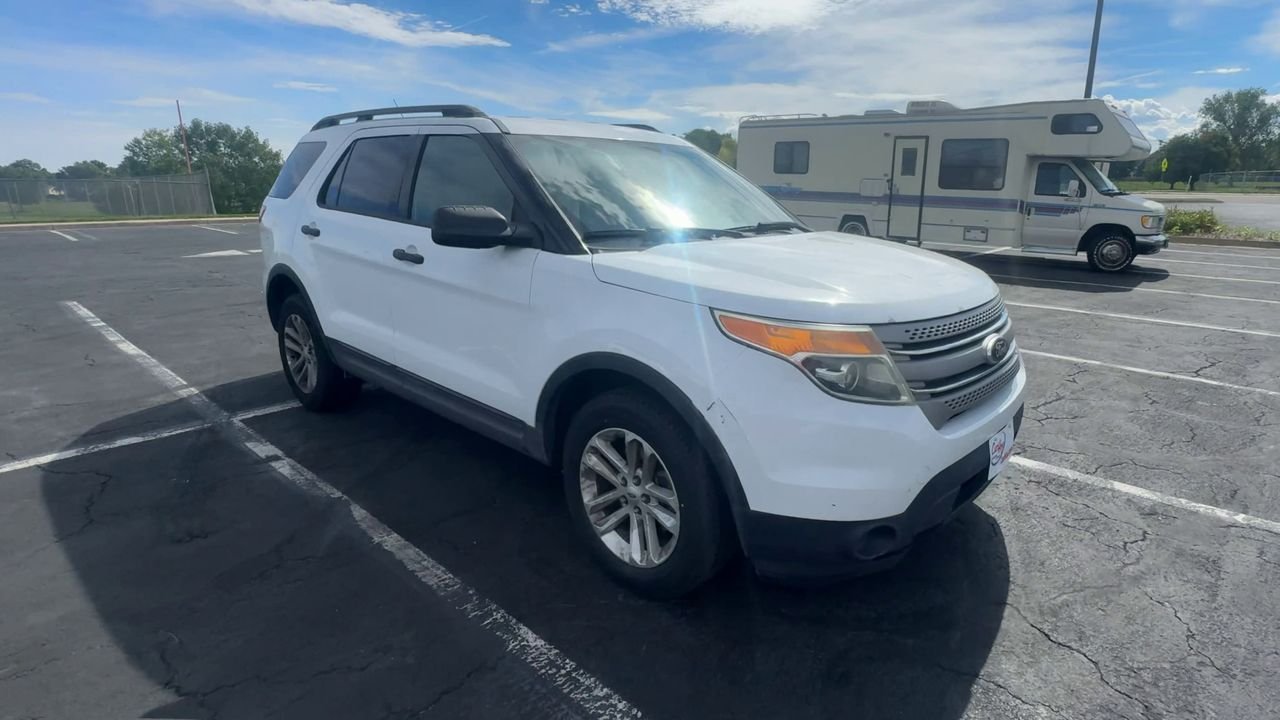 2015 Ford Explorer Sport photo 2