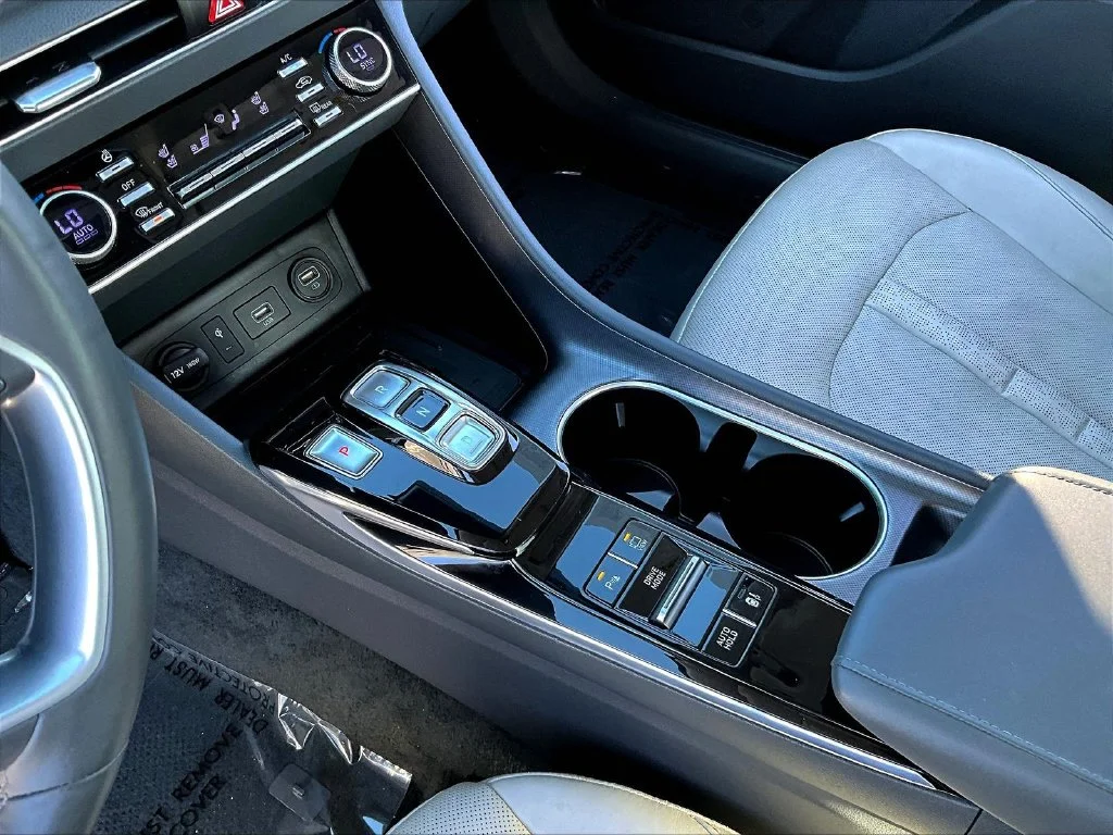 Used 2022 Blue Hyundai Limited image 18