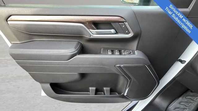 Used 2025 White Chevrolet LT image 20