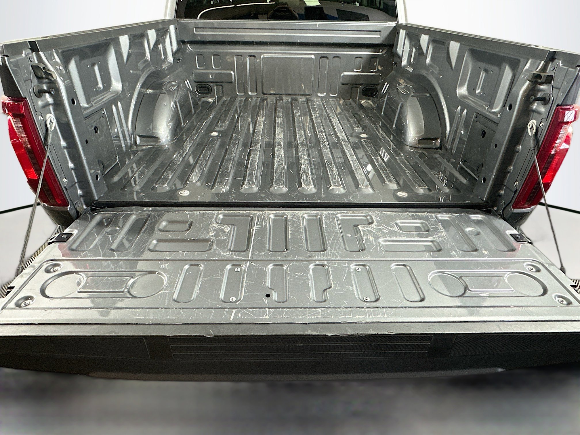 Used 2025 Gray Metallic Ford XLT image 23