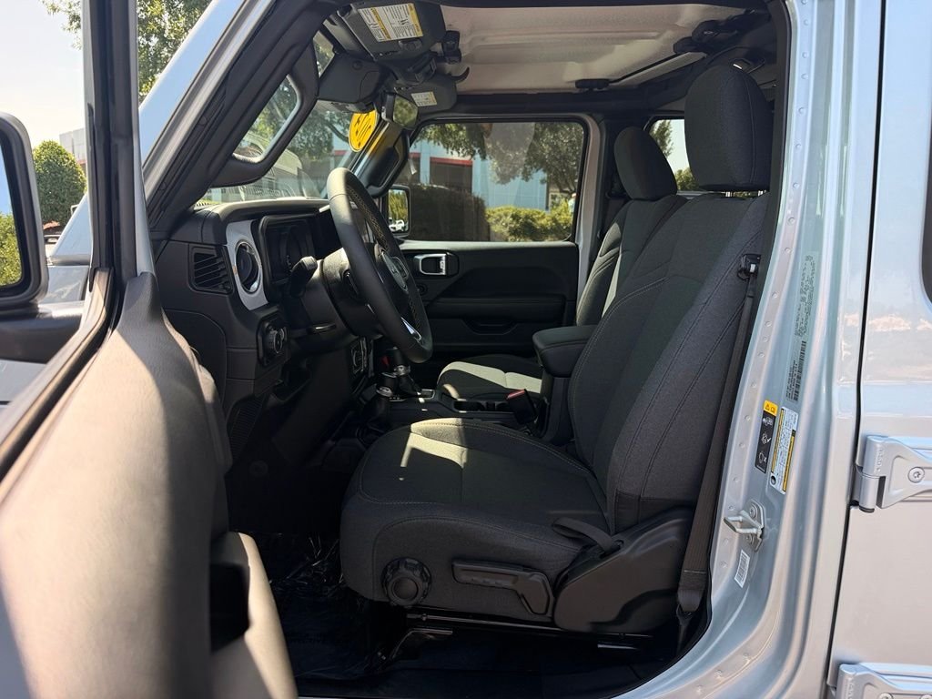 Used 2024 Silver Jeep Sahara image 22