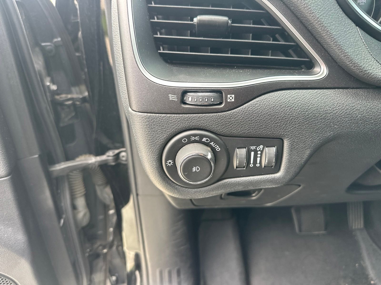 Used 2019 Diamond Black Crystal Pearlcoat Jeep Trailhawk image 31