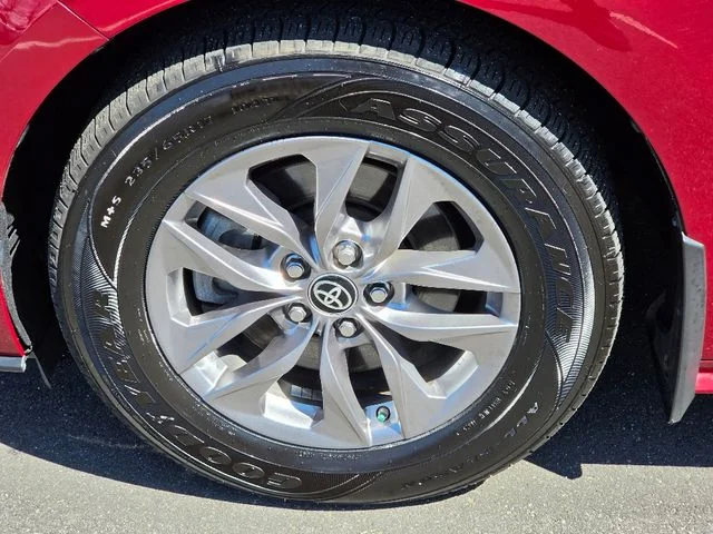 2023 Toyota Sienna XLE - Photo 18