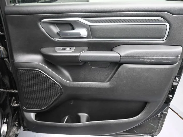New 2026 Diamond Black Crystal Pearl-Coat Exterior Paint RAM Big Horn/Lone Star image 24