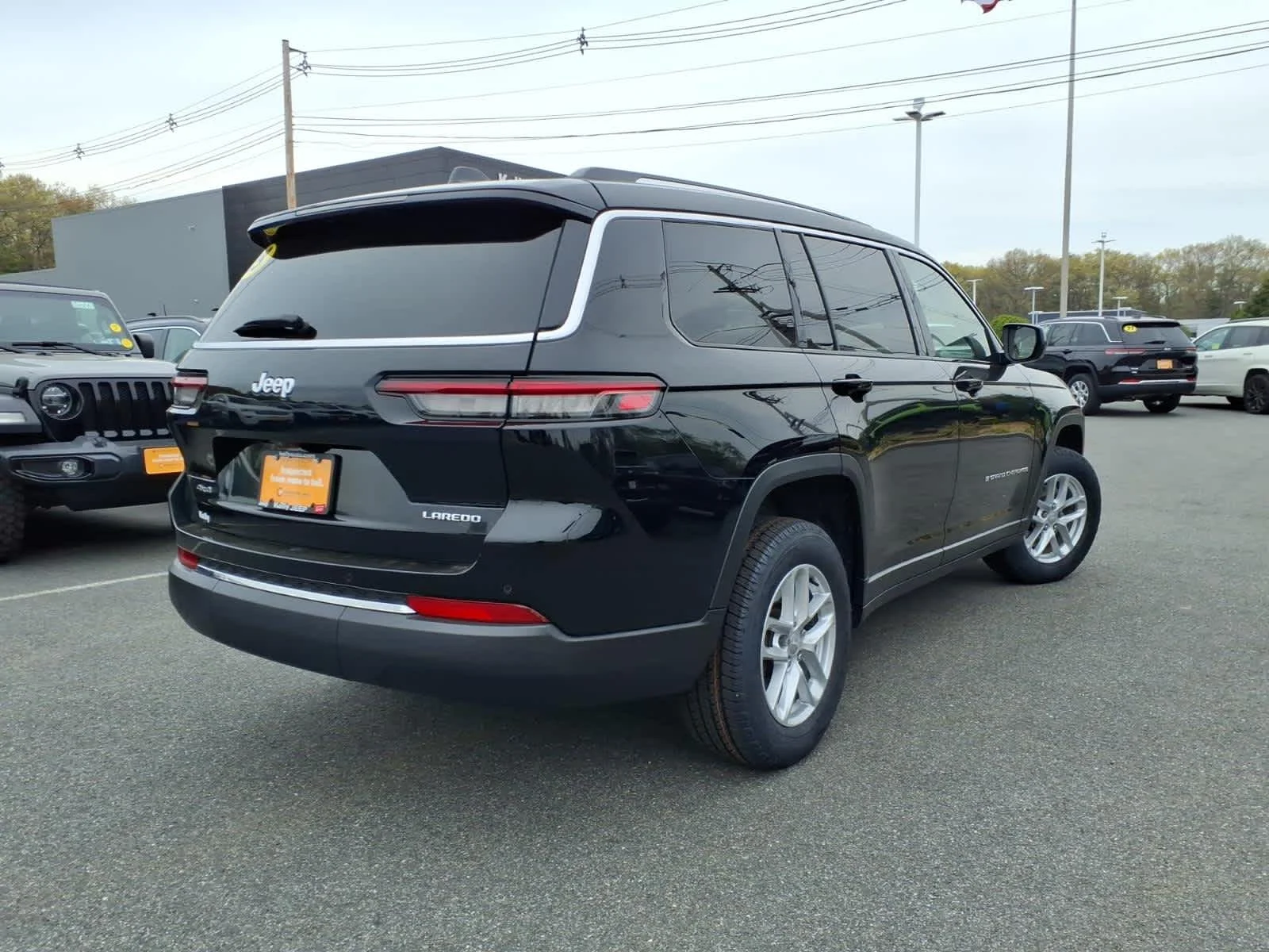Certified Used 2023 Diamond Black Crystal Pearlcoat Jeep Laredo image 7
