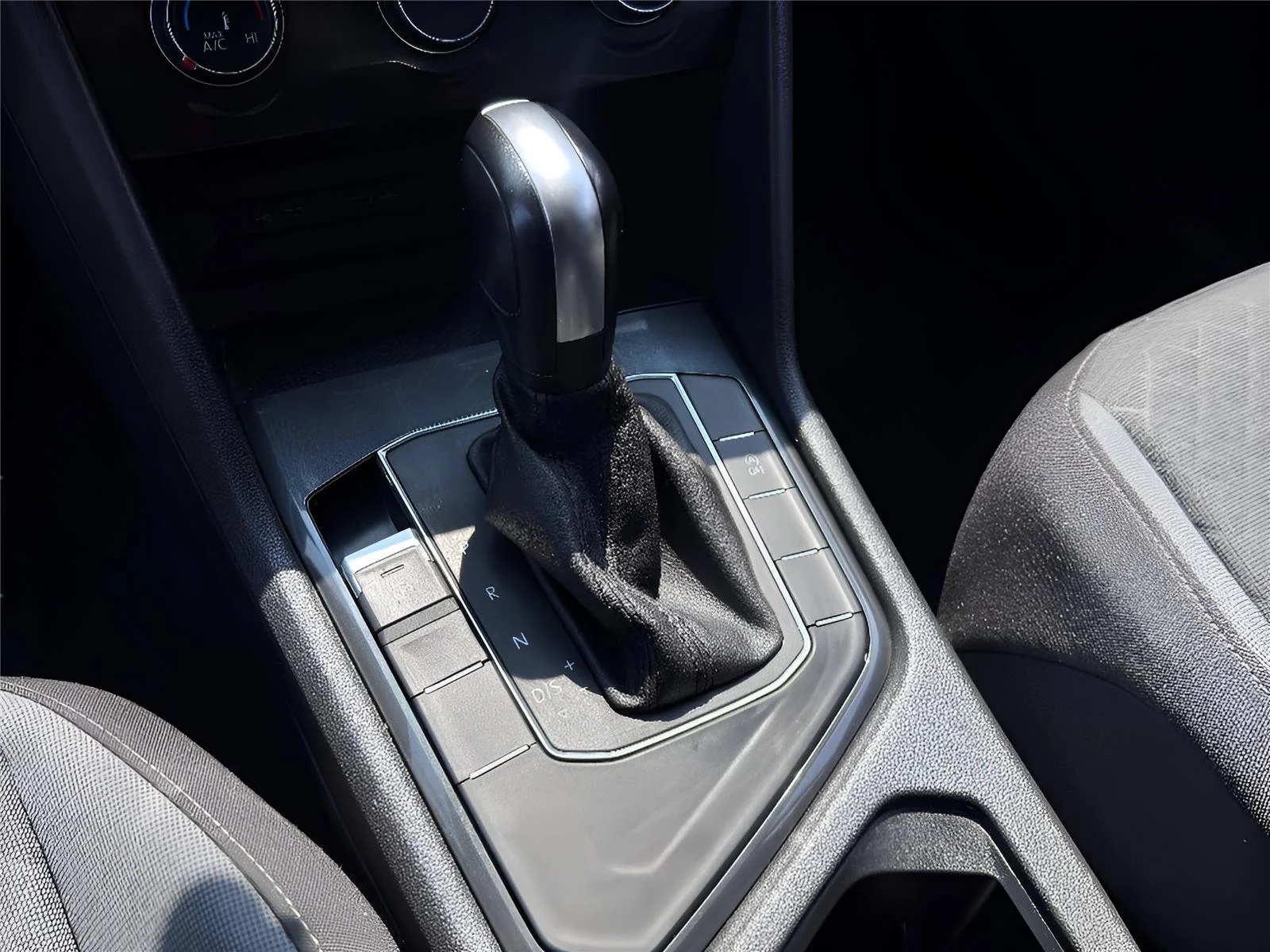 Used 2020 Pyrite Silver Metallic Volkswagen S image 16