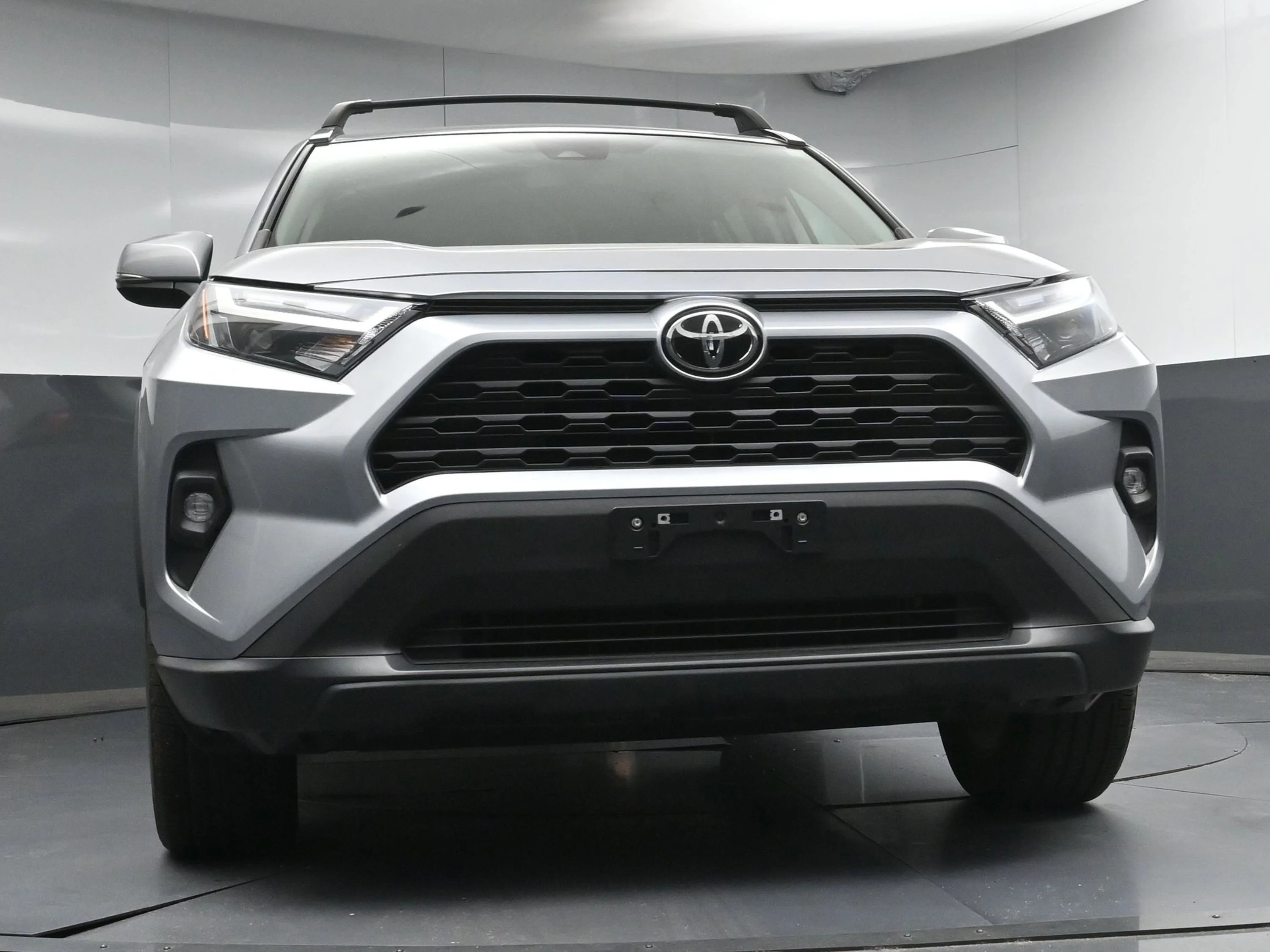 Used 2022 Silver Sky Metallic Toyota XLE Premium image 24