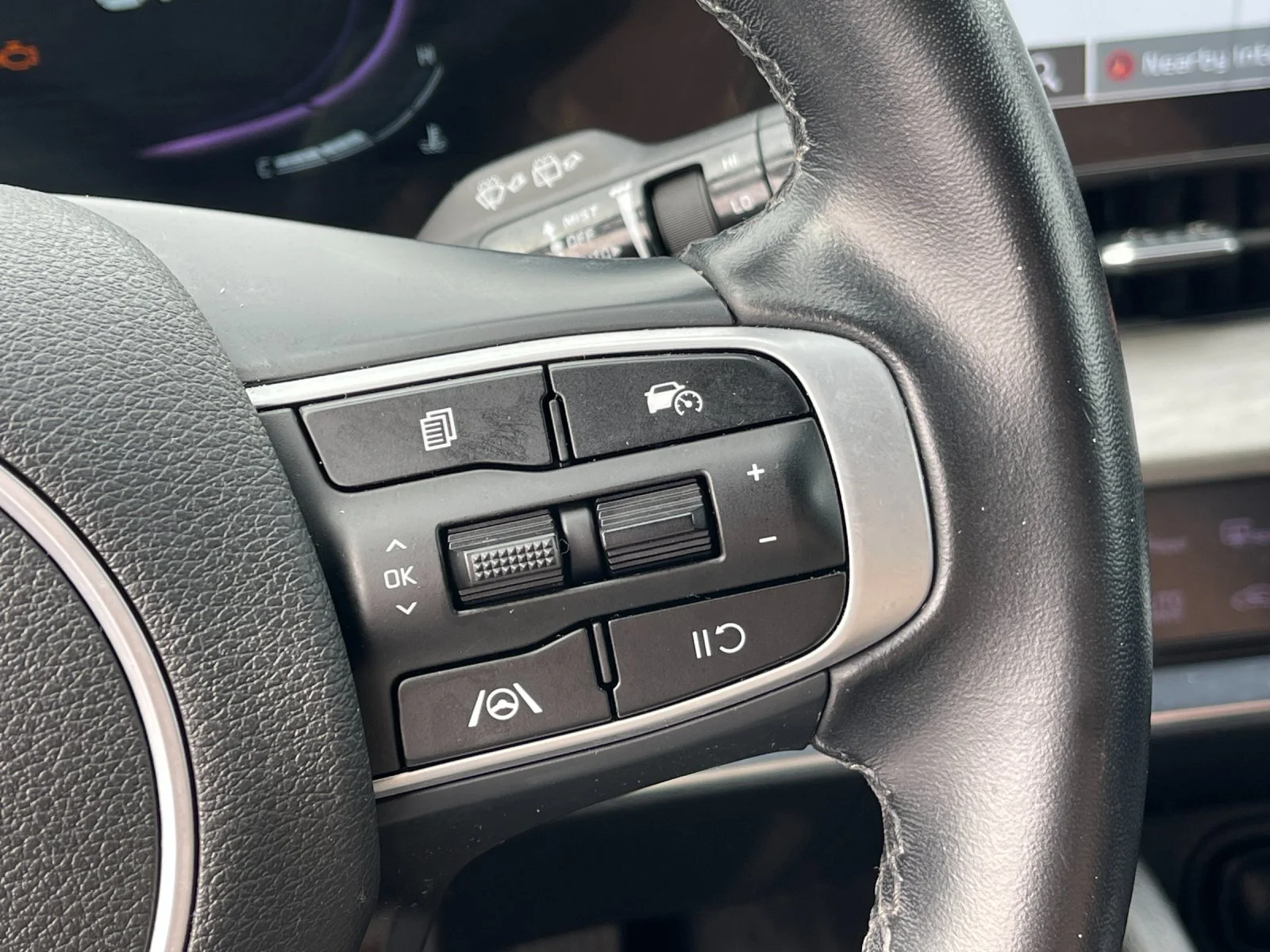 Used 2023 White Kia X-Line image 29