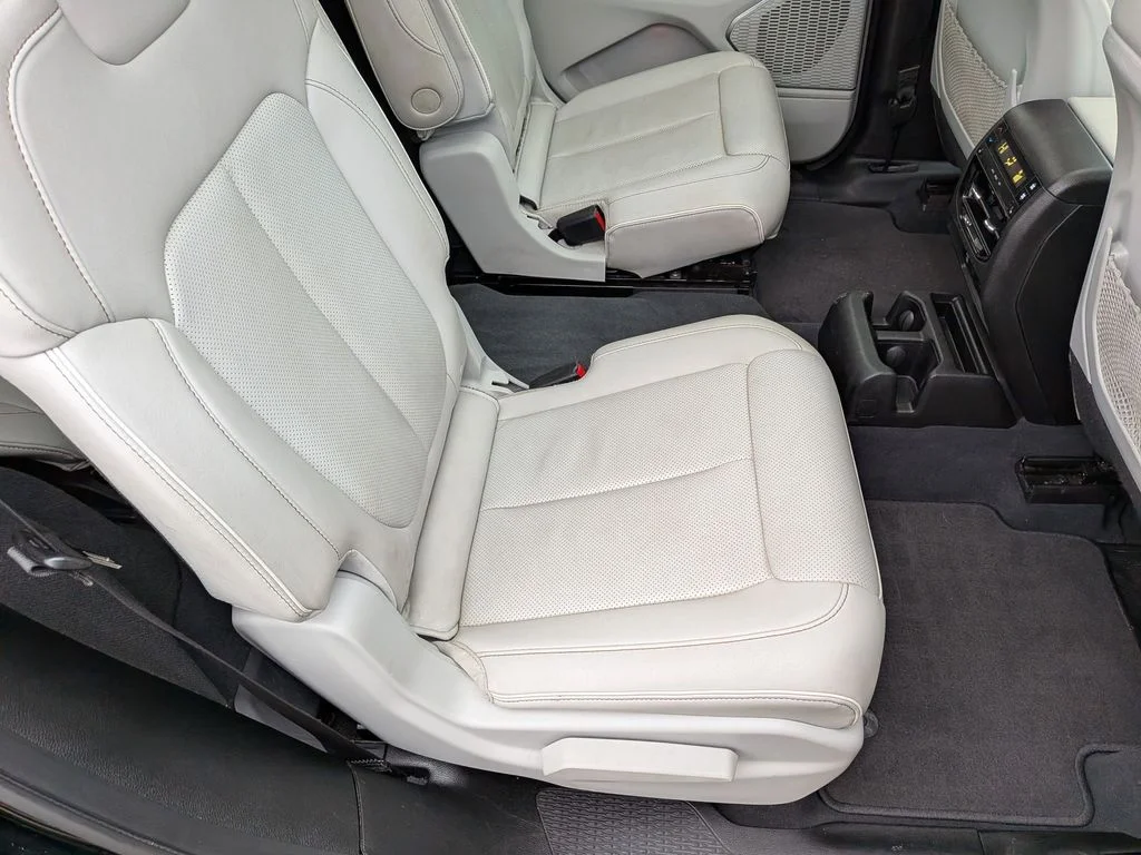 Used 2023 Black Jeep Overland image 31