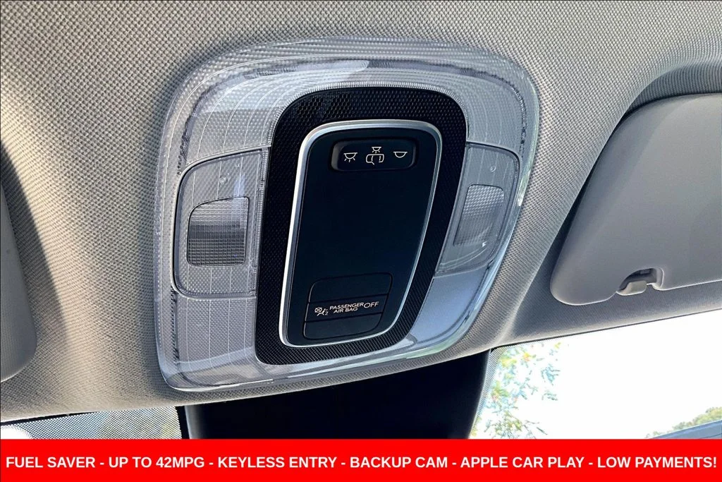 Used 2023 Silver Hyundai SE image 17