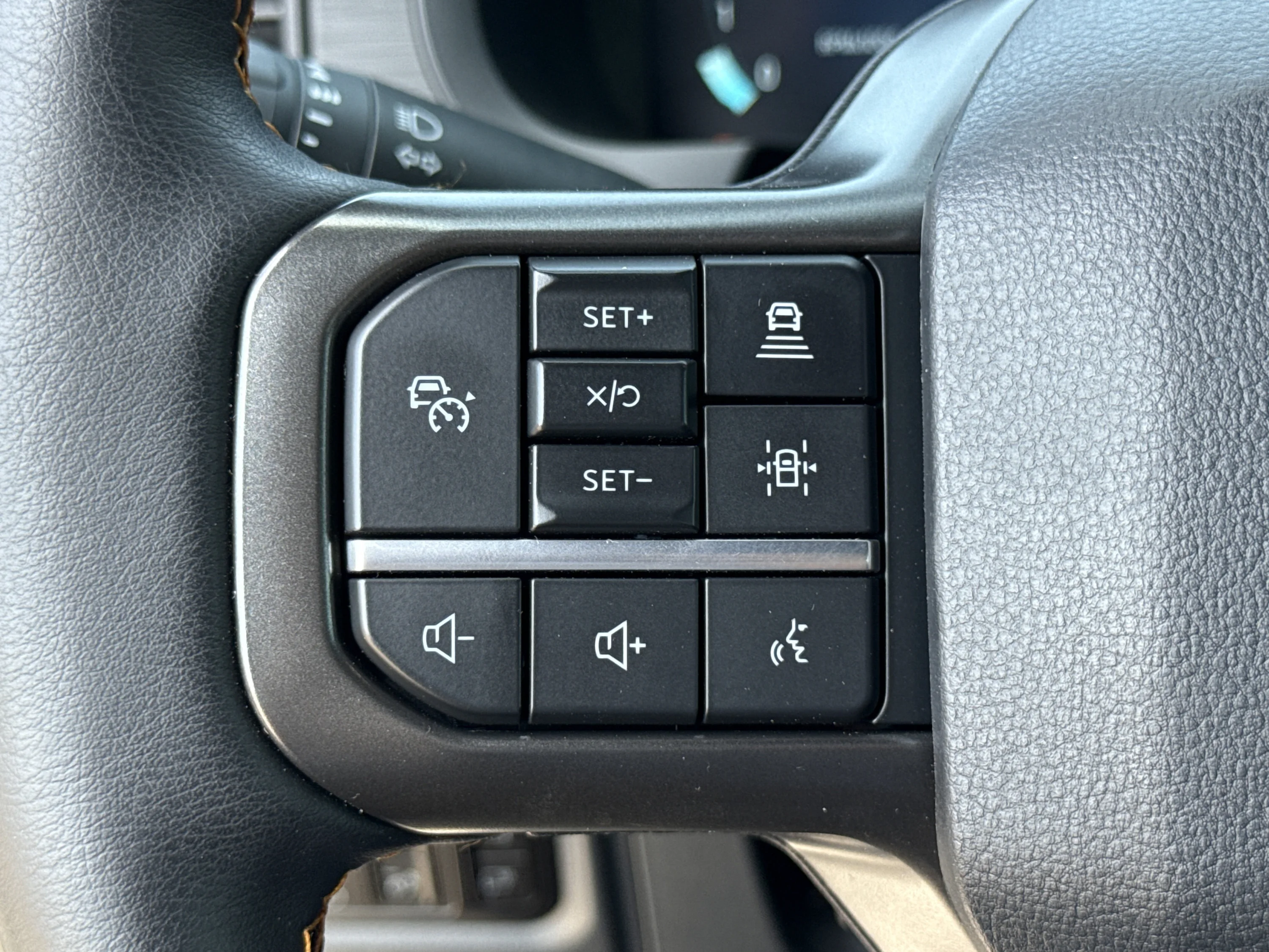Used 2025 Carbonized Gray Metallic Ford Tremor image 38