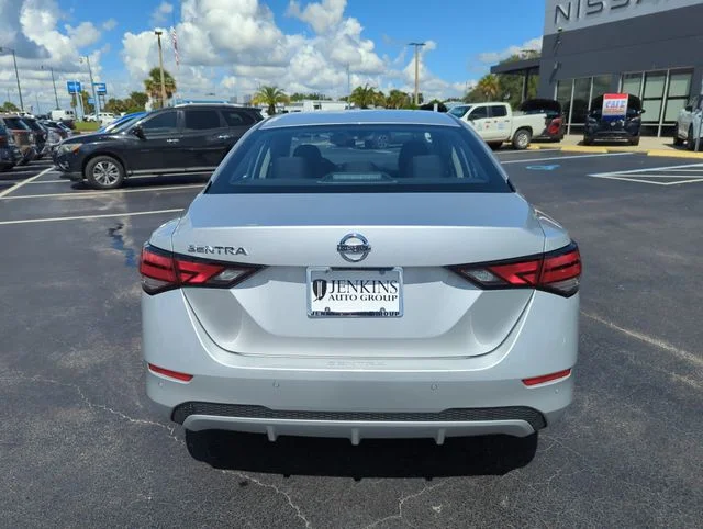 Used 2023 Silver Nissan S image 7
