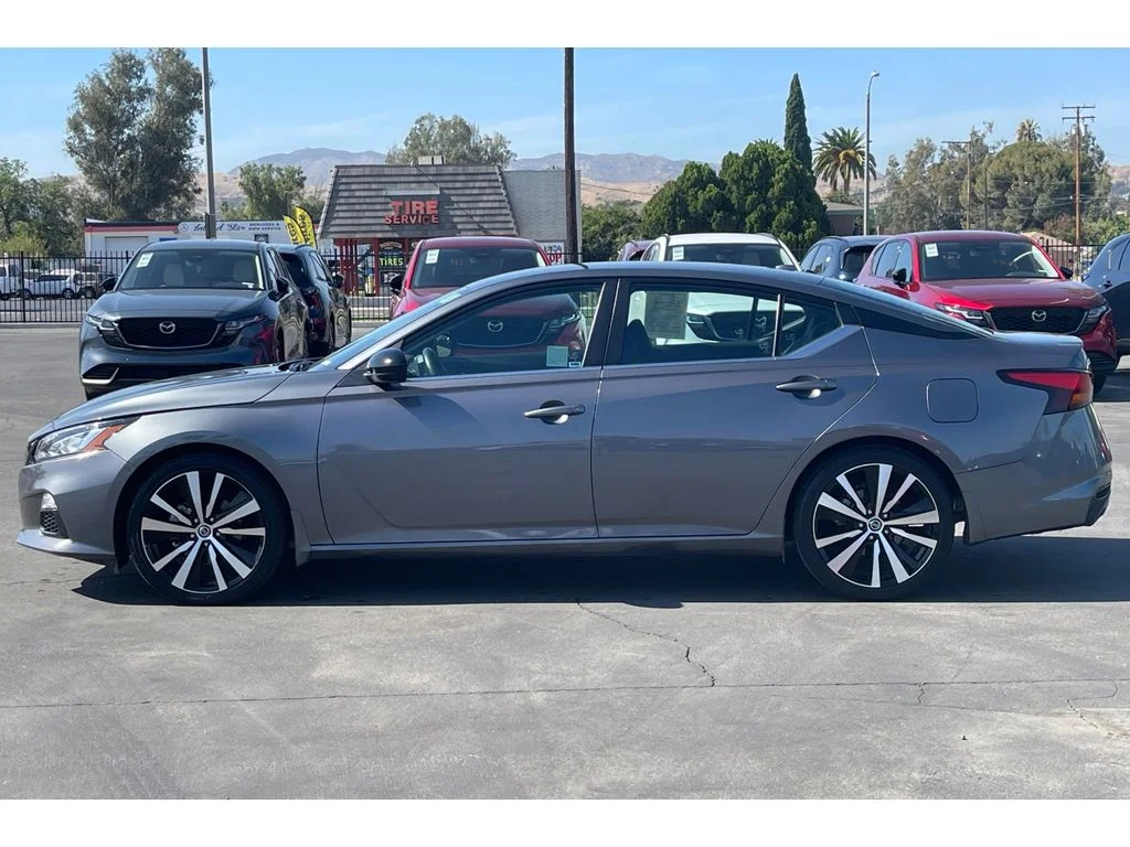 Used 2021 Gun Metallic Nissan 2.5 SR image 3