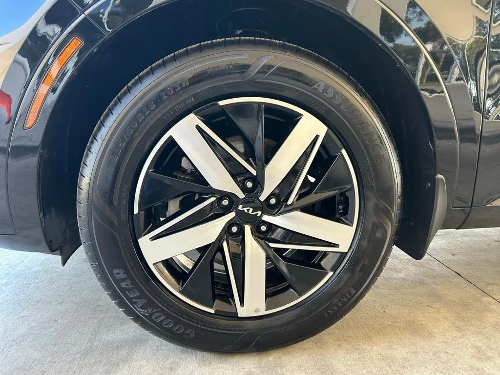 Used 2022 Black Kia EX image 15