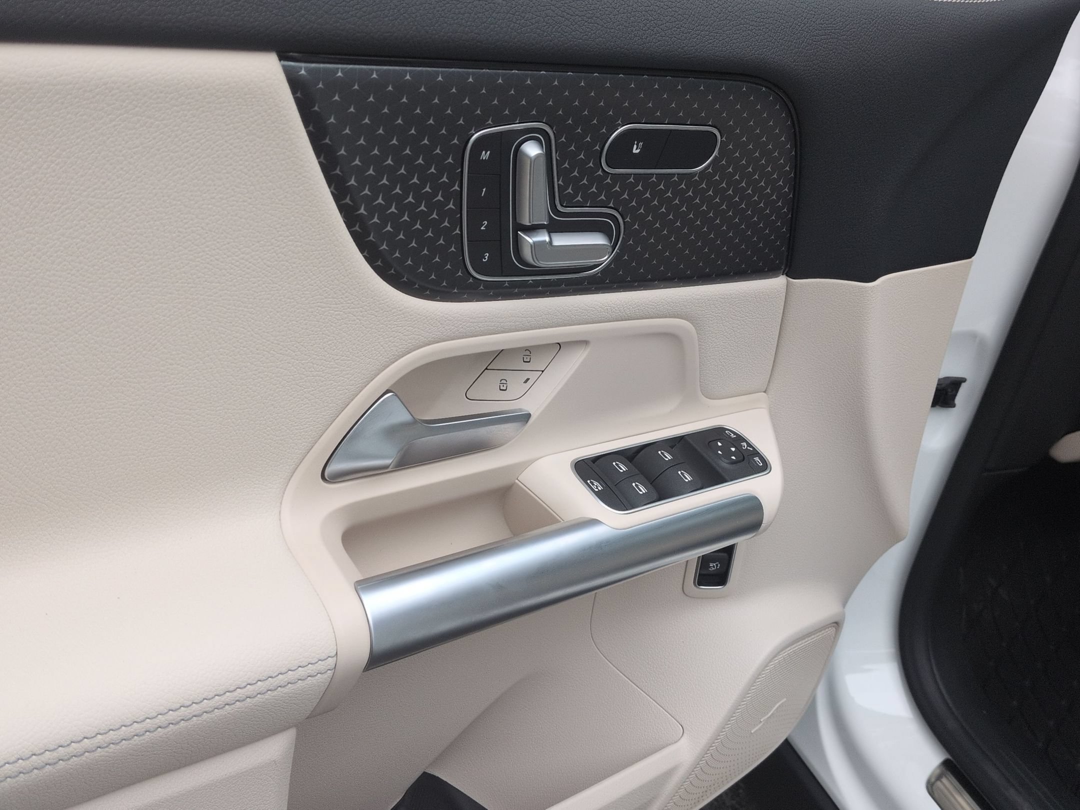 New 2026 Polar White Mercedes-Benz GLA 250 image 50