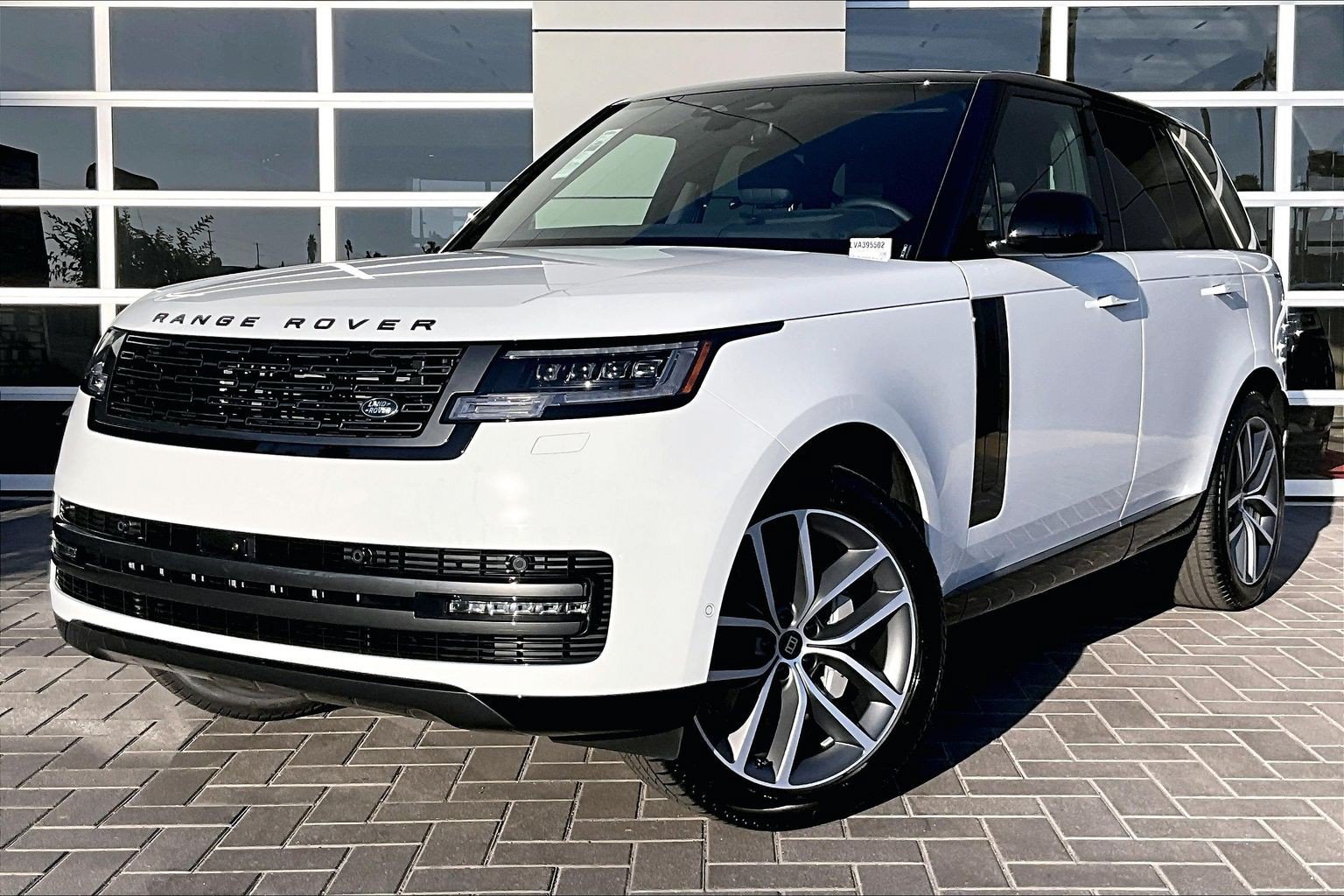 New 2027 Fuji White Land Rover SE image 1
