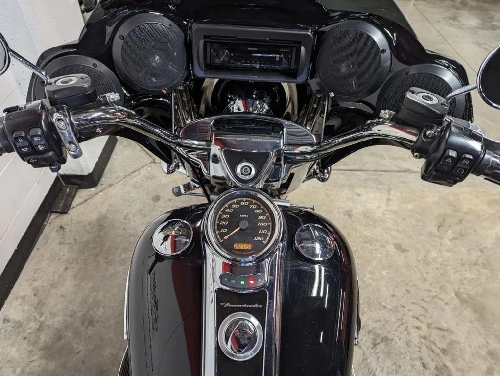 Used 2015 BLACK Harley-Davidson®  image 11