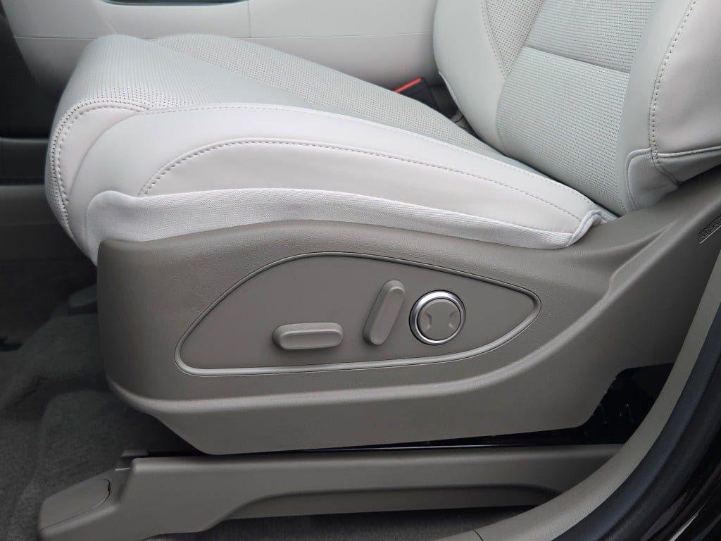 New 2026 Black Hyundai SEL 8P image 23