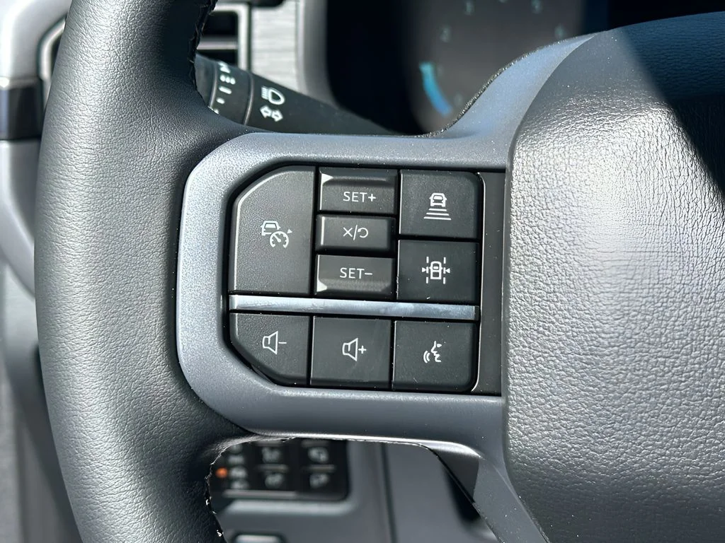 New 2026 Carbonized Gray Metallic Ford XLT image 15