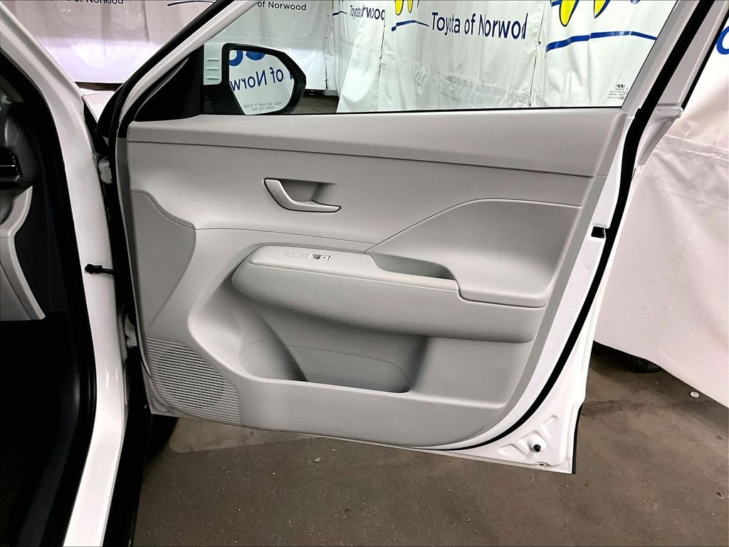 Used 2024 White Hyundai SEL image 12