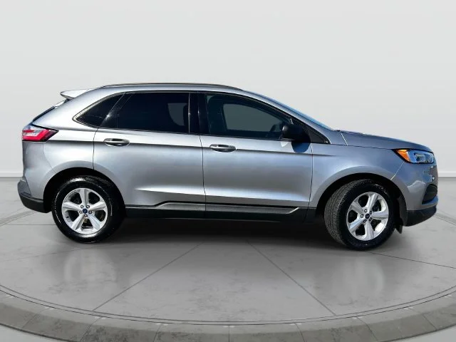 Used 2020 Silver Ford SE image 2