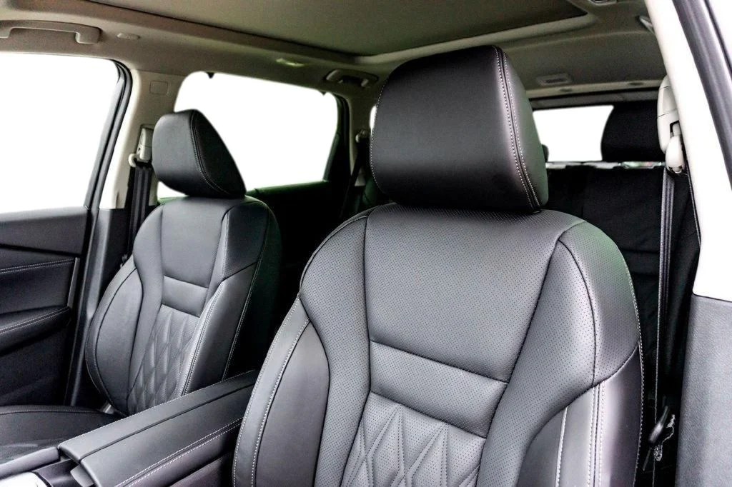 New 2026 Champagne Silver Metallic / Super Black Two-tone Nissan Platinum image 9