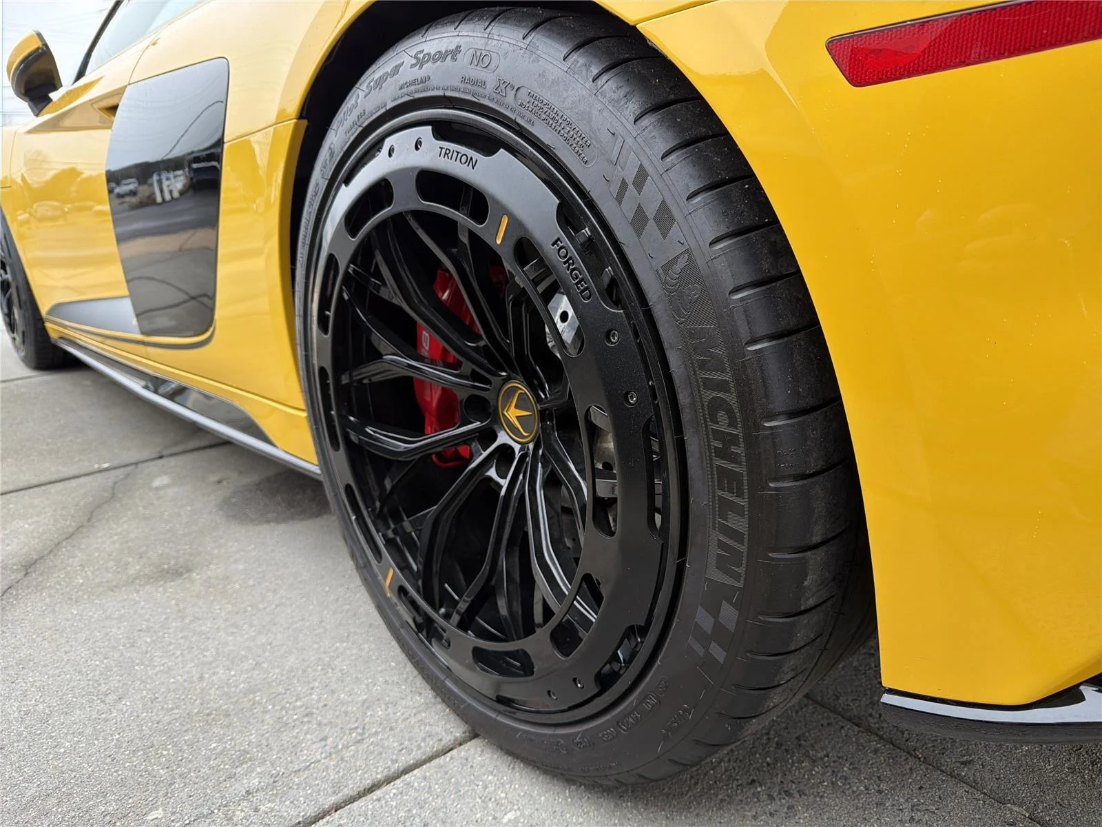 Used 2023 Vegas Yellow Audi V10 performance image 33