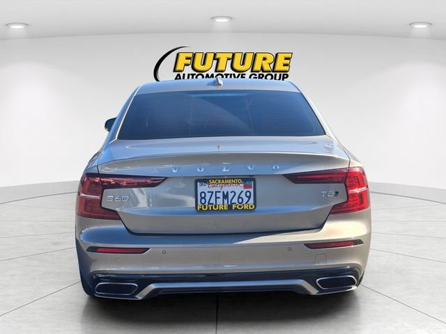 Used 2021 Gray Volvo T5 Momentum image 5