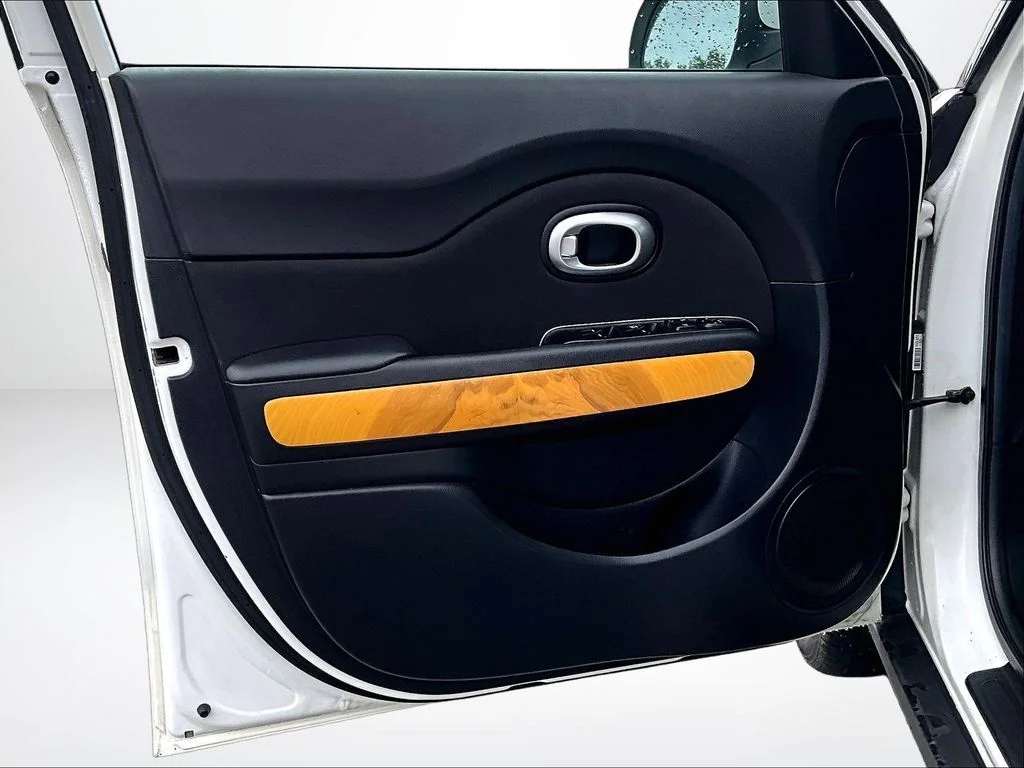 Used 2016 White Kia Base image 24