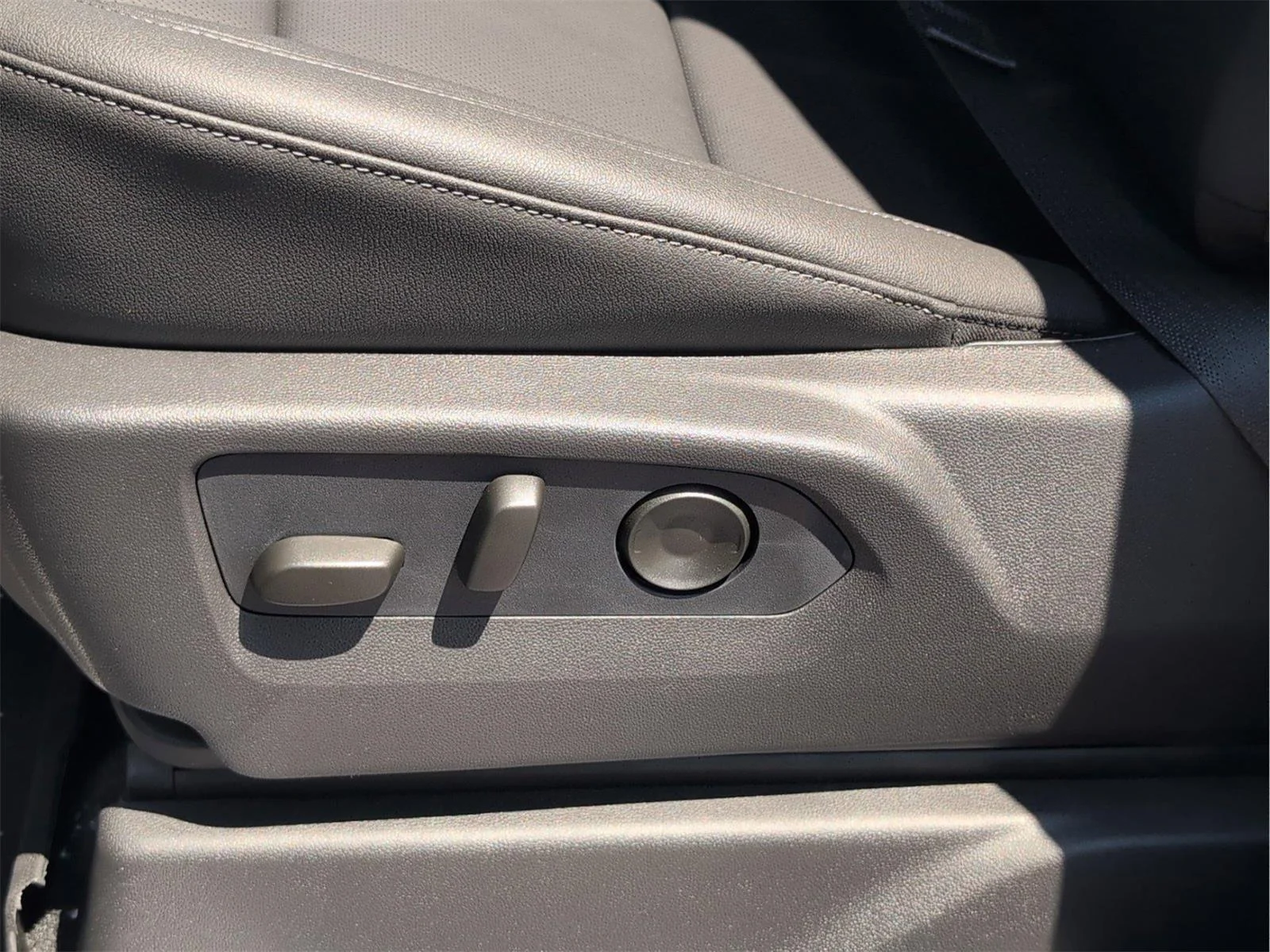 New 2026 Sterling Metallic GMC SLT image 28