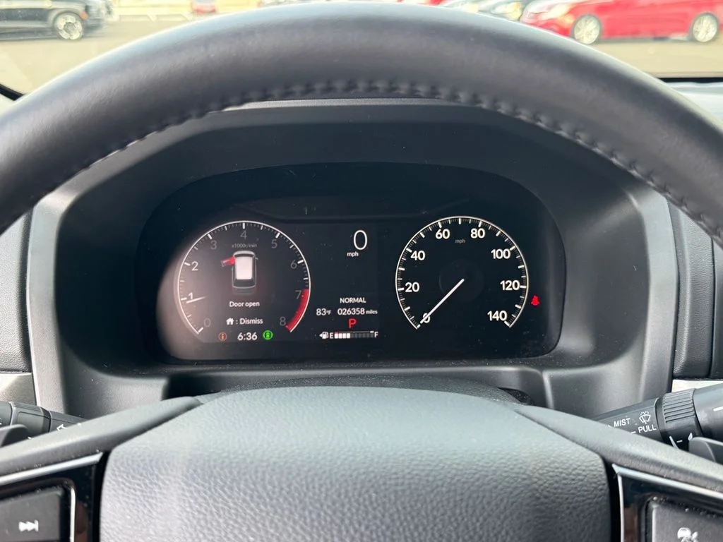 Used 2025 White Honda EX-L image 23