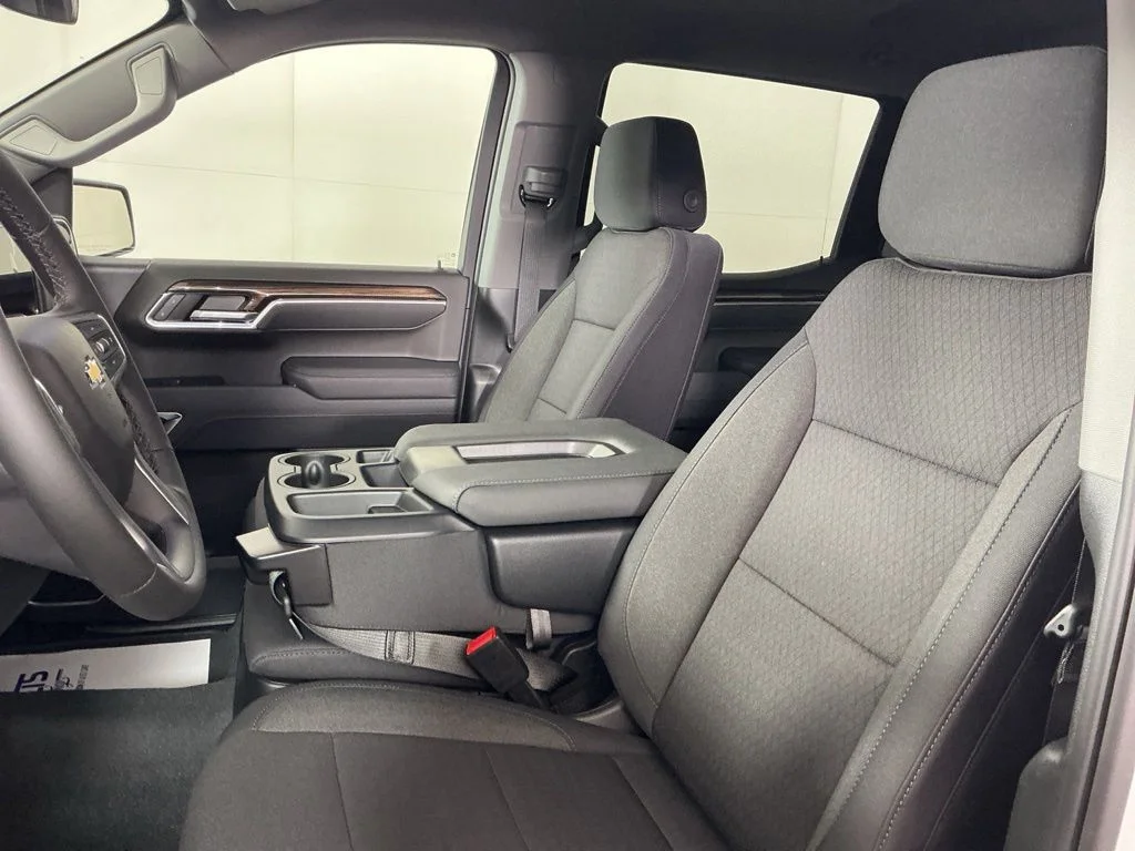 New 2026 White Chevrolet LT image 4