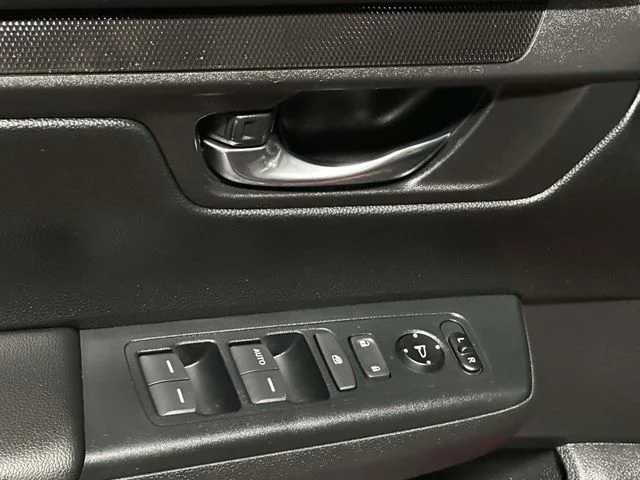2025 Honda CR-V LX - Photo 13