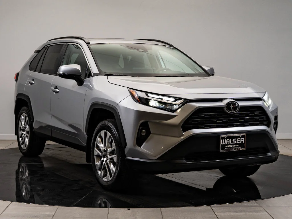 Used 2025 Silver Sky Metallic Toyota XLE Premium image 12