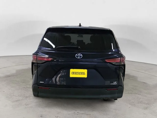 Used 2022  Toyota LE image 4