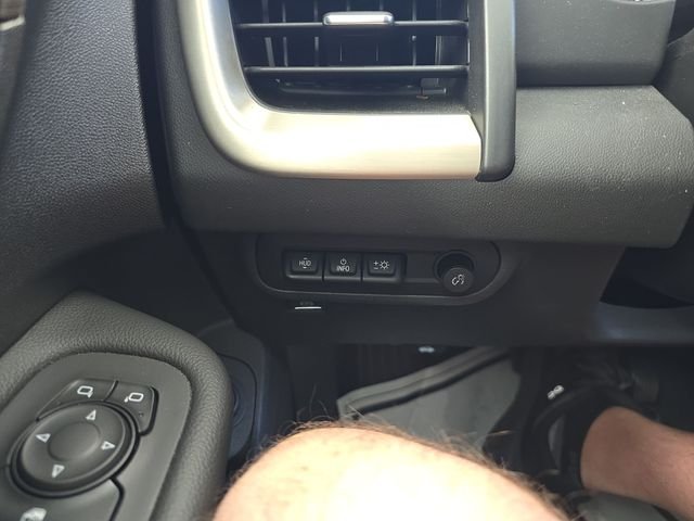 Used 2023 White GMC Denali image 21