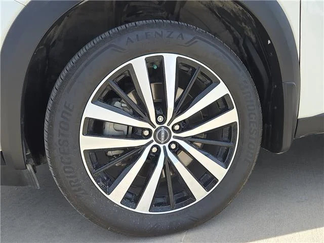 Used 2024 Pearl White Tricoat Nissan Platinum (A9) Front-Wheel Drive image 7
