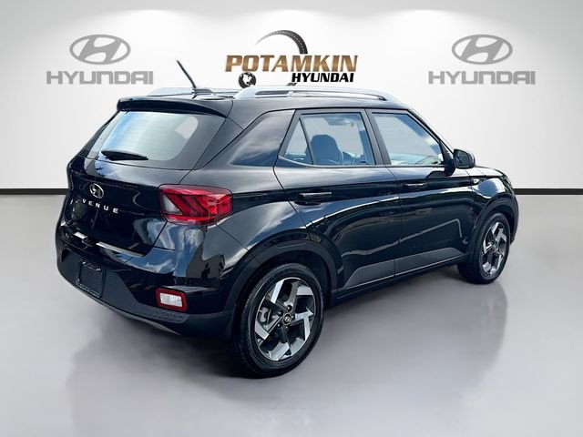 Used 2026 Black Hyundai SEL image 5