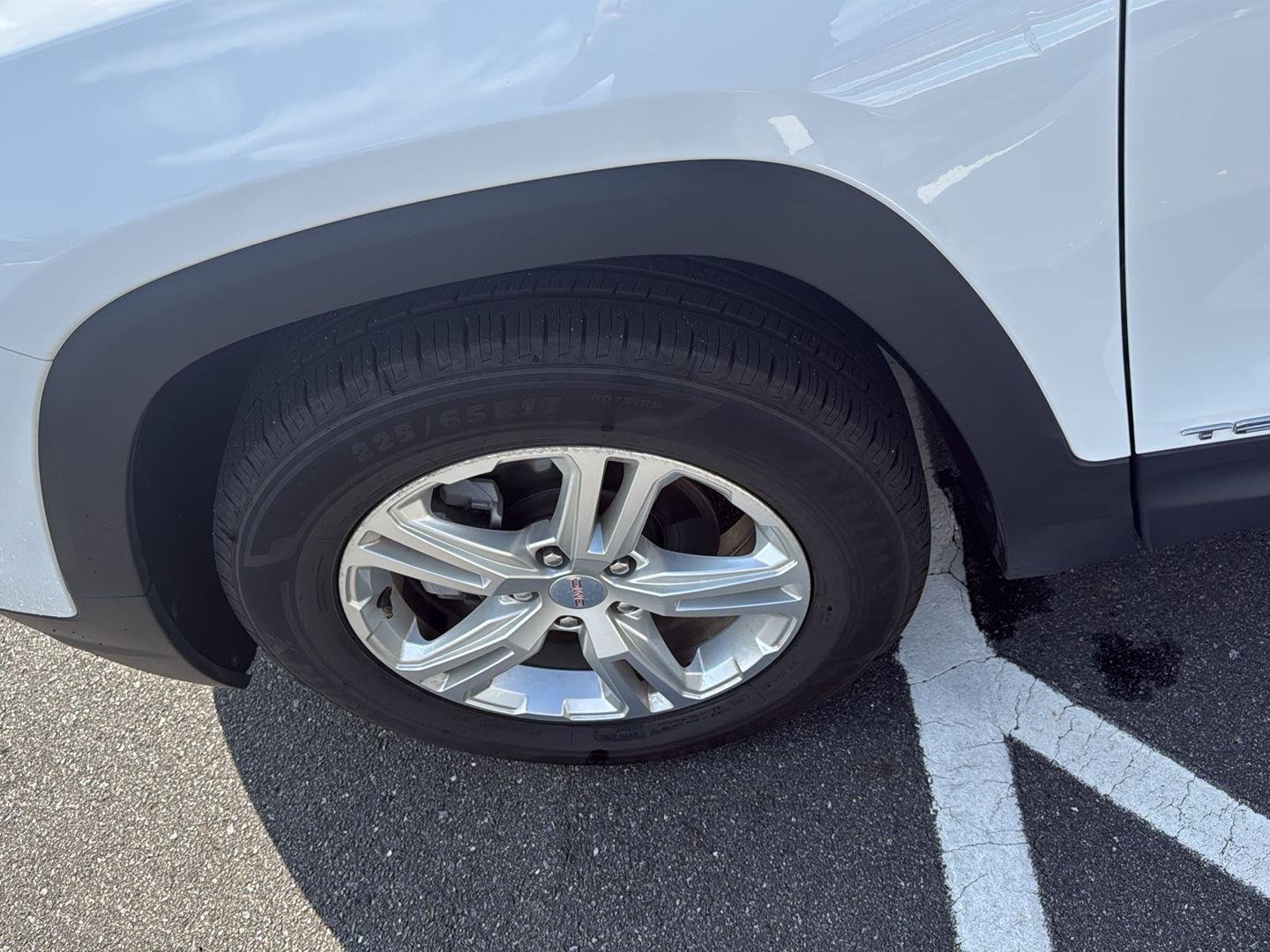 Used 2024 Summit White GMC SLE image 17
