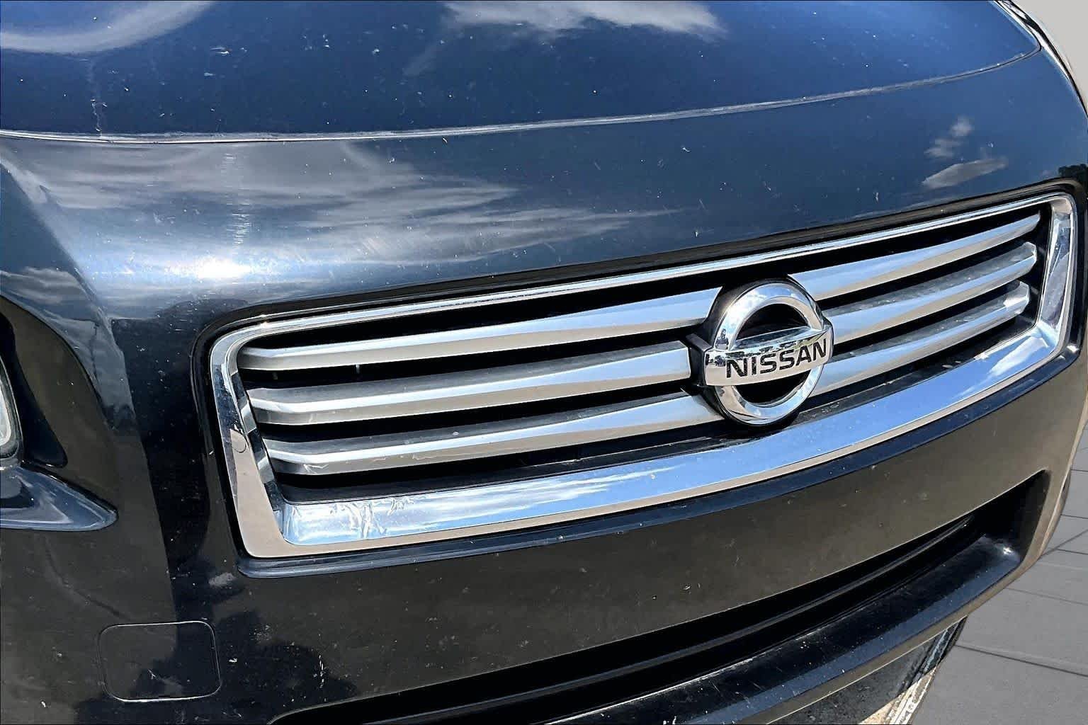 Used 2014 Super Black Nissan 3.5 SV image 27