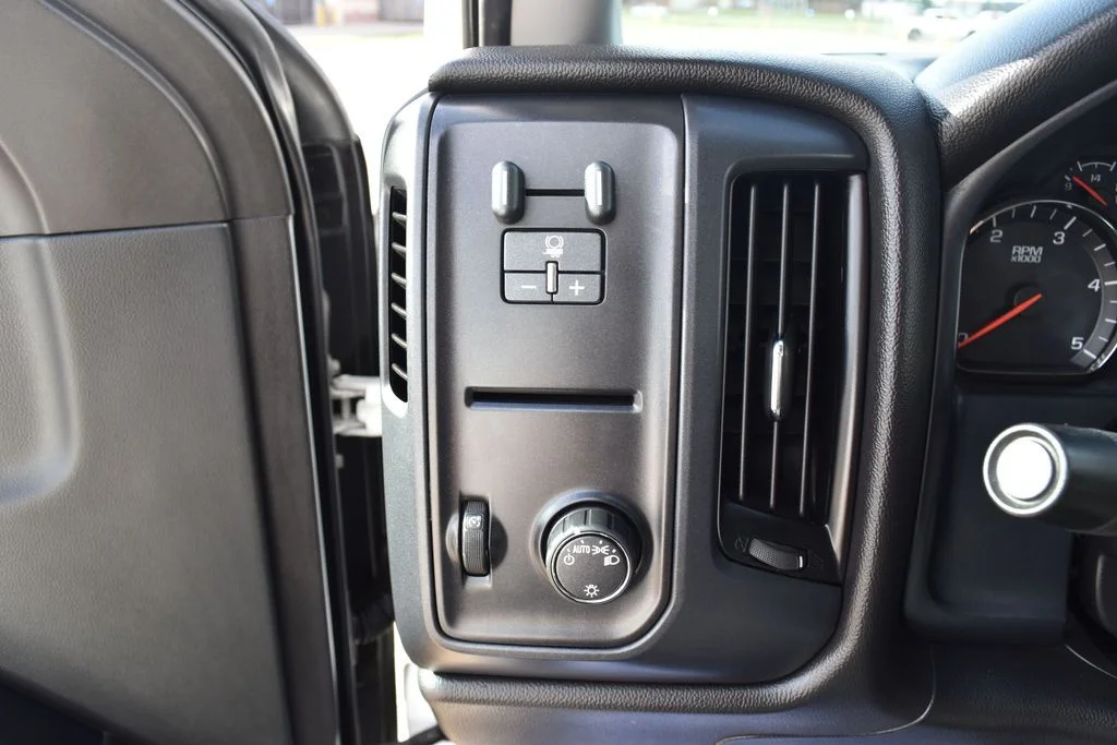 Used 2015 White Chevrolet Work Truck image 18