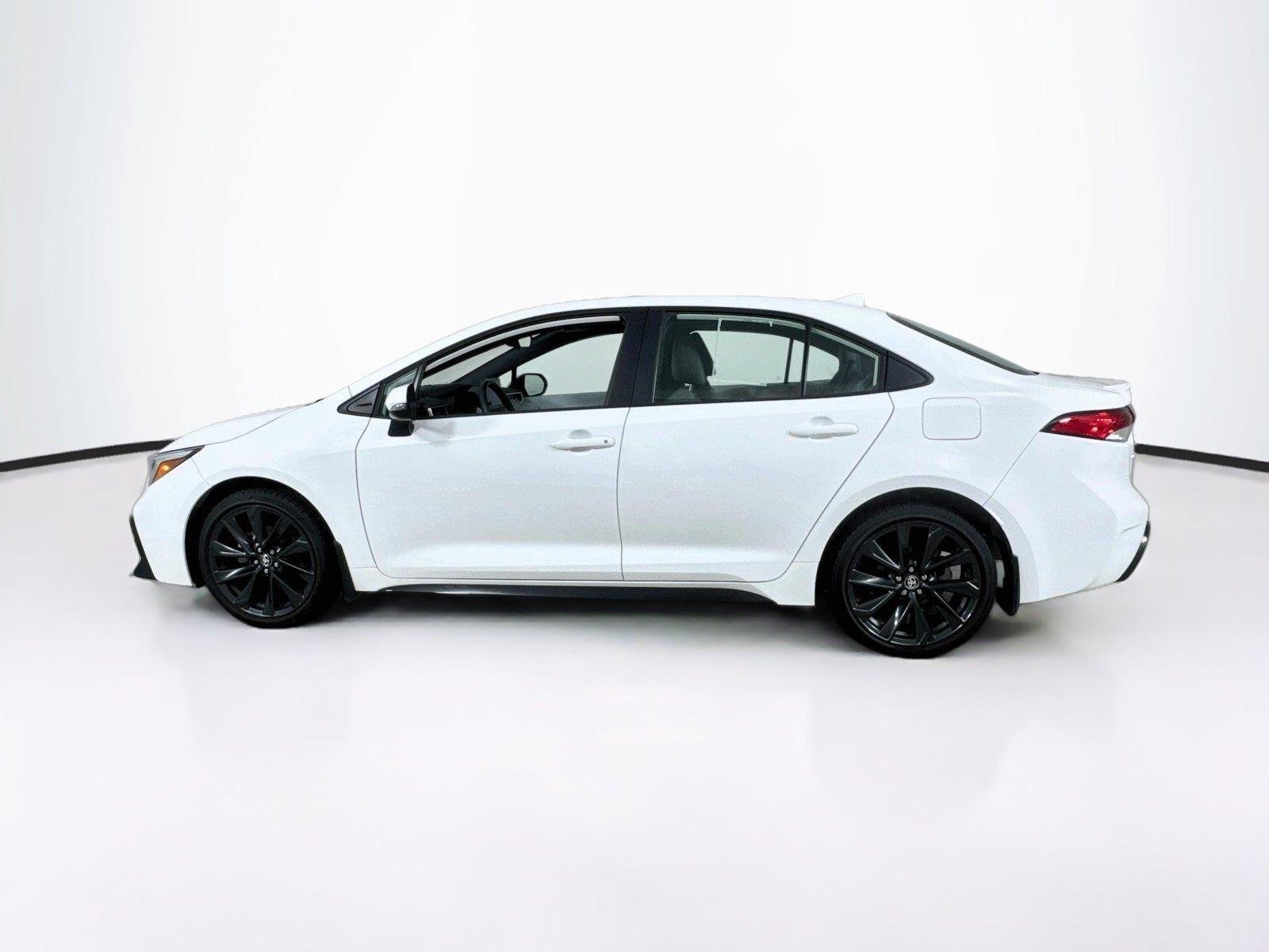Used 2024 Ice Cap Toyota SE image 3