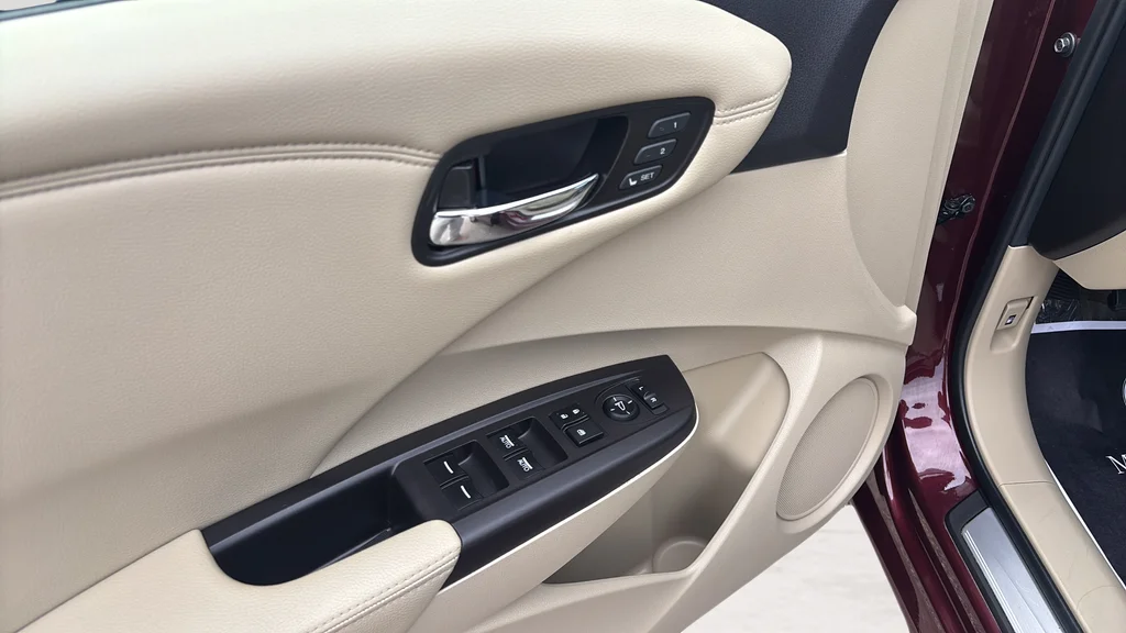 Used 2016  Acura Base image 10